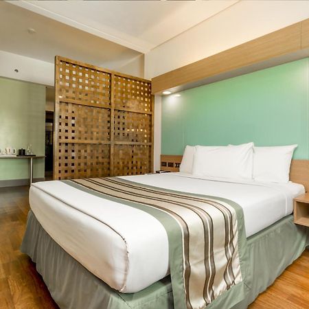 Microtel By Wyndham South Forbes Near Nuvali Santa Rosa Kültér fotó