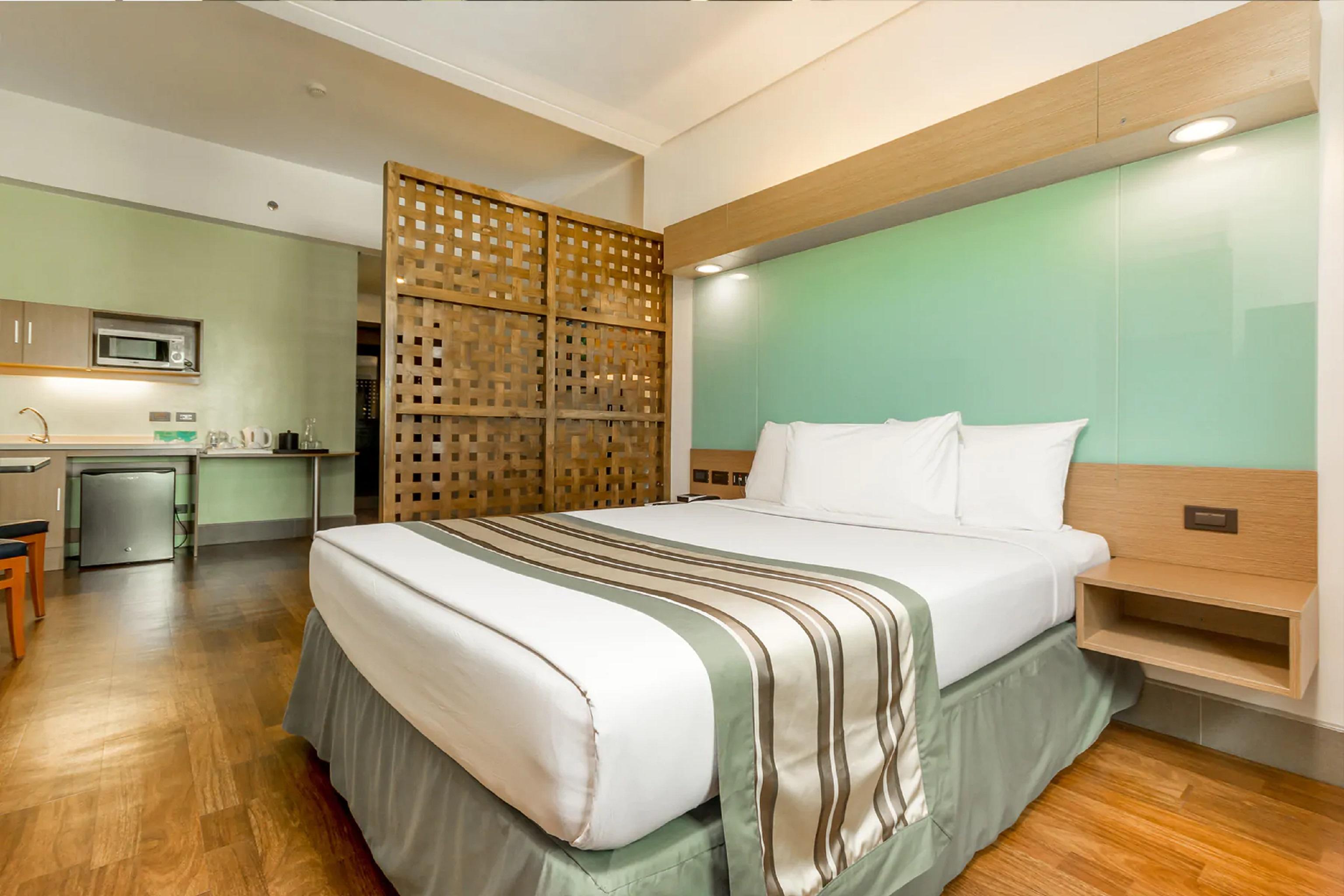 Microtel By Wyndham South Forbes Near Nuvali Santa Rosa Kültér fotó