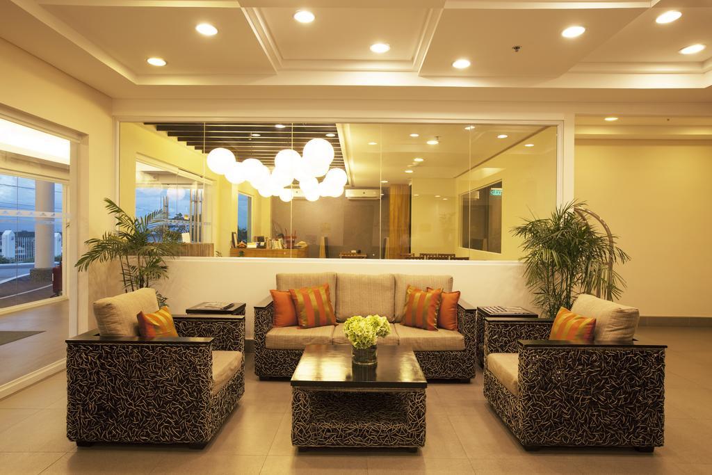 Microtel By Wyndham South Forbes Near Nuvali Santa Rosa Kültér fotó