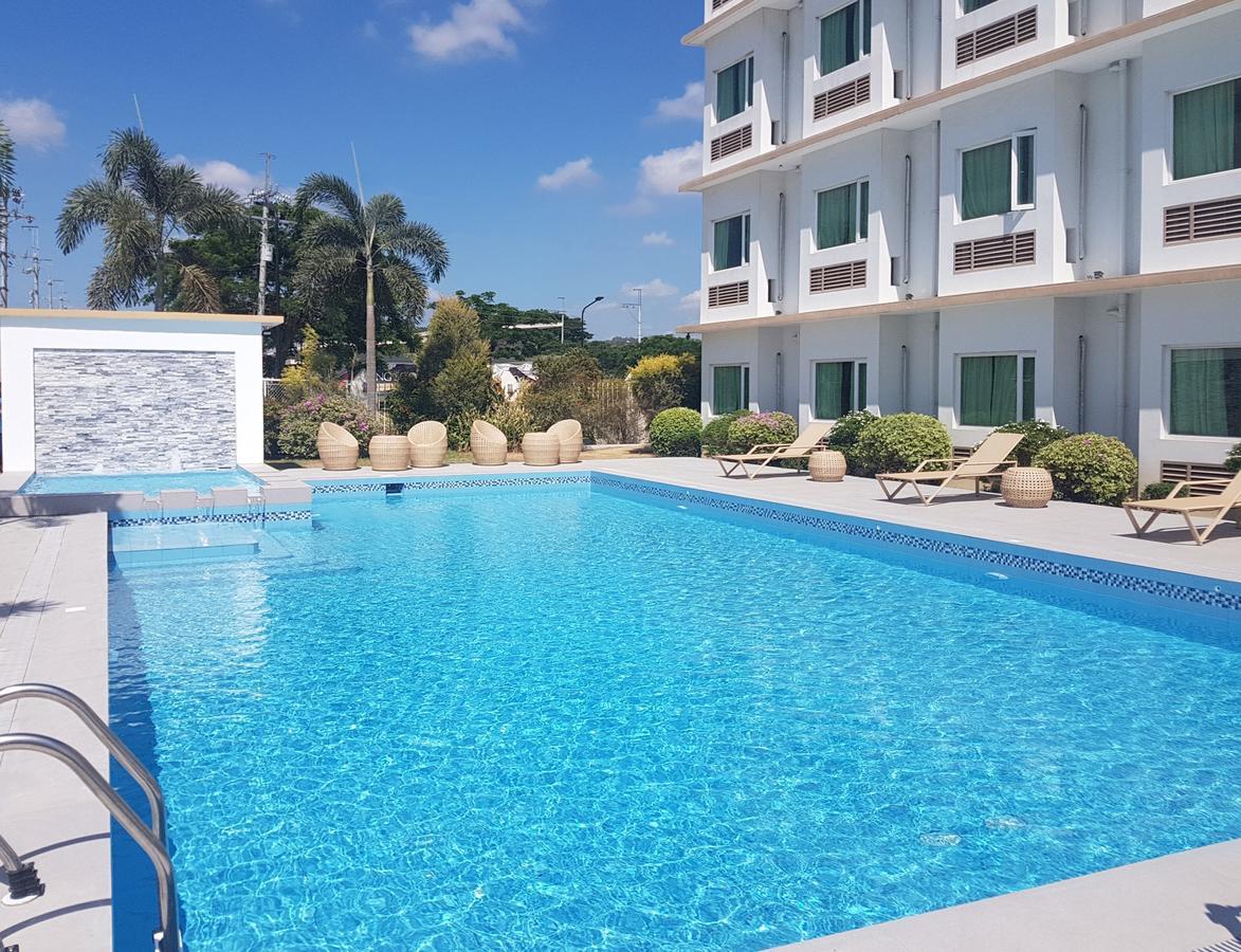 Microtel By Wyndham South Forbes Near Nuvali Santa Rosa Kültér fotó