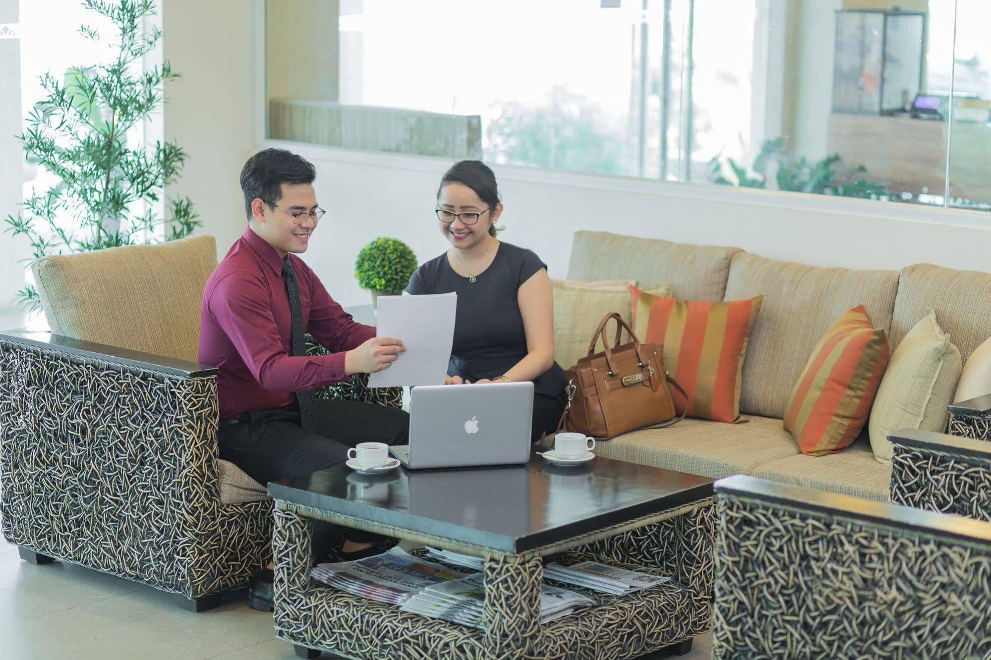 Microtel By Wyndham South Forbes Near Nuvali Santa Rosa Kültér fotó