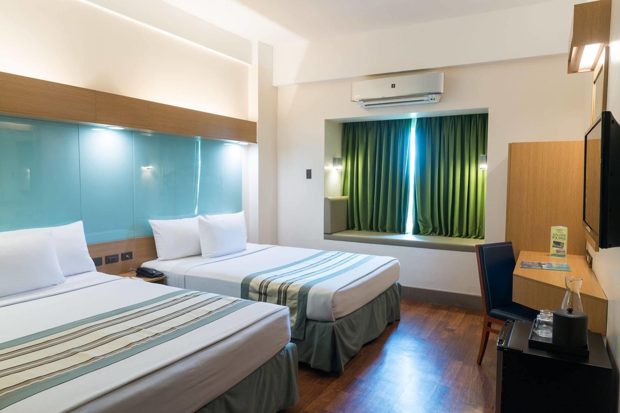 Microtel By Wyndham South Forbes Near Nuvali Santa Rosa Kültér fotó