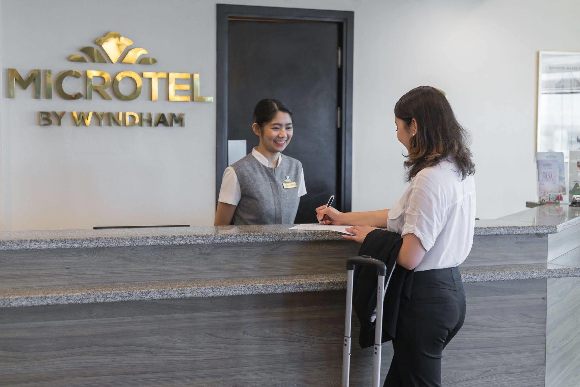 Microtel By Wyndham South Forbes Near Nuvali Santa Rosa Kültér fotó