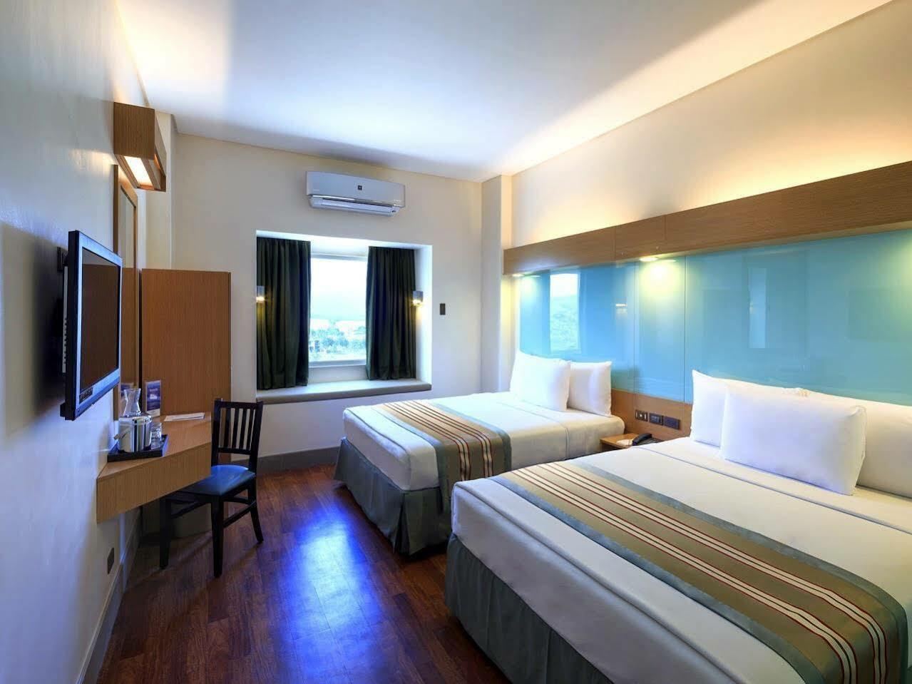Microtel By Wyndham South Forbes Near Nuvali Santa Rosa Kültér fotó
