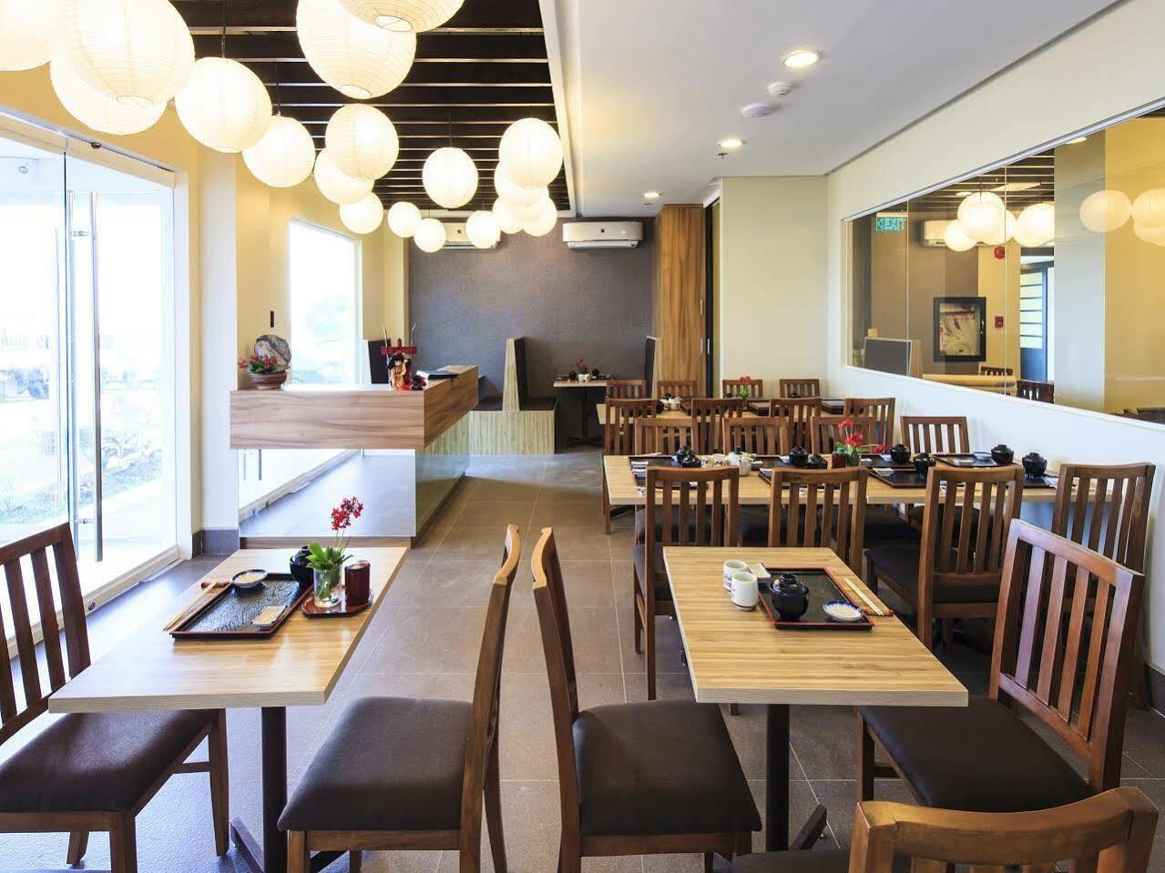 Microtel By Wyndham South Forbes Near Nuvali Santa Rosa Kültér fotó